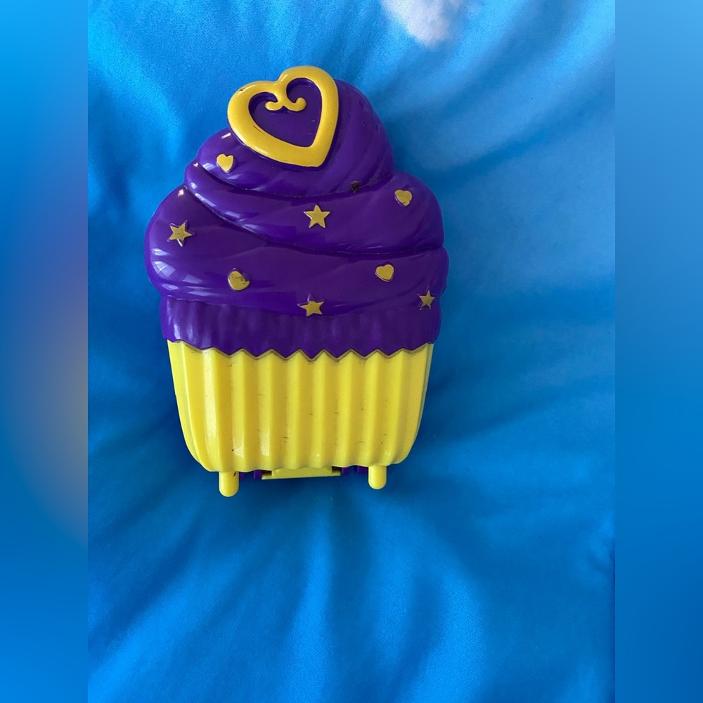 🌞 3 for  $15  Polly Pocket play set/ cup cake. 2017